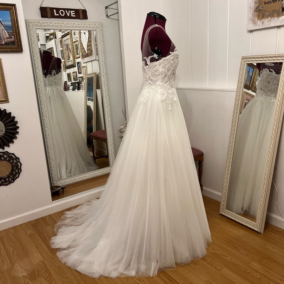 BNWT Nouvelle AMSALE, Adelaide, wedding dress, sz6 - Picture 2 of 13
